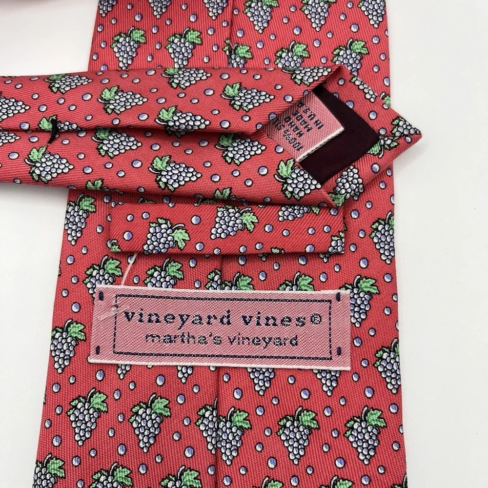 Vineyard Vines 100% Silk Pink Grapes Bunches Neck Tie